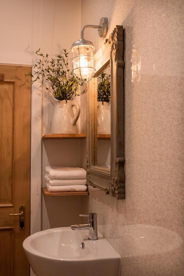 Finest Retreats - The Cotton Rooms มัทล็อก ภายนอก รูปภาพ